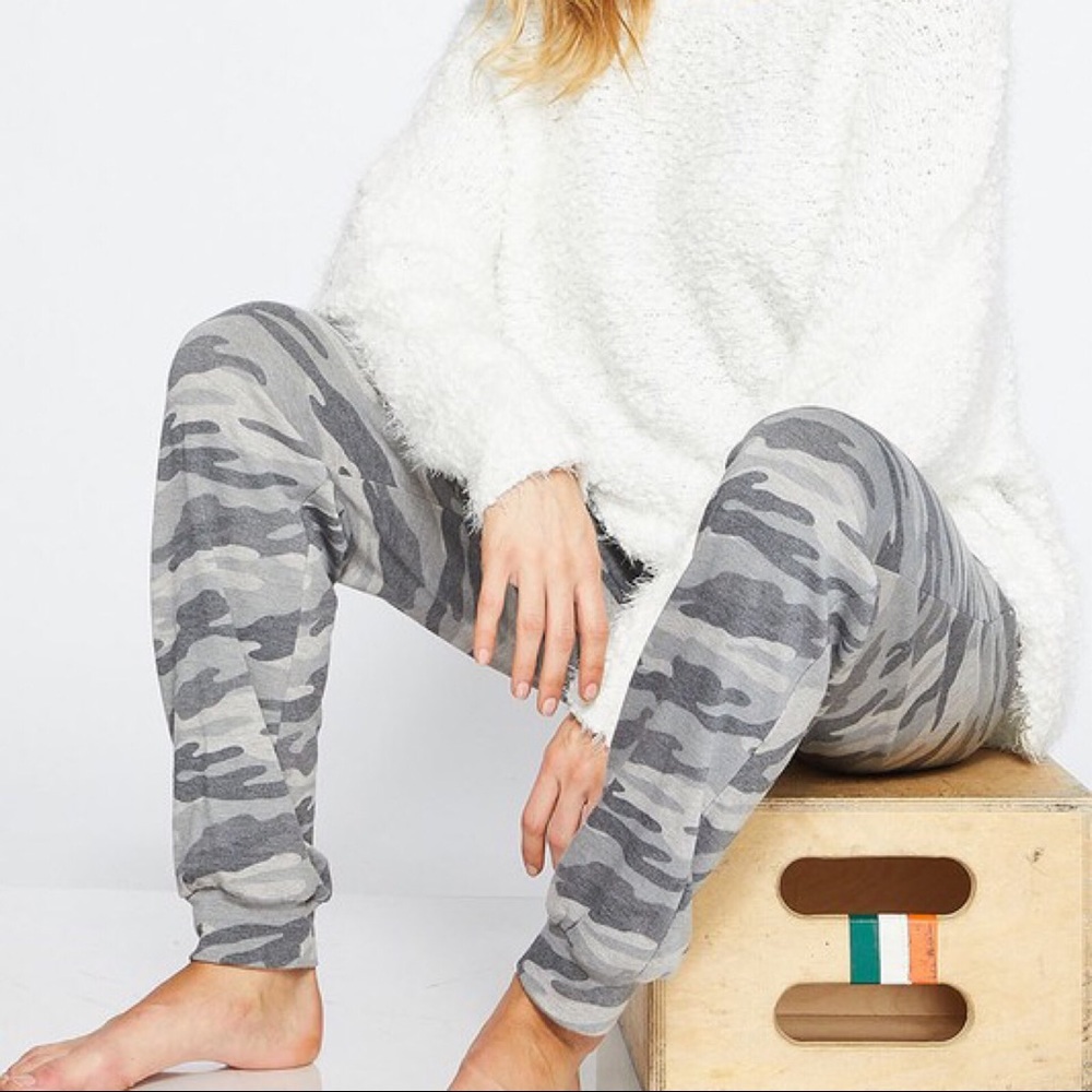 1 LEFT‼️ Loungin’ Camo Joggers-Grey - Picture 3 of 3